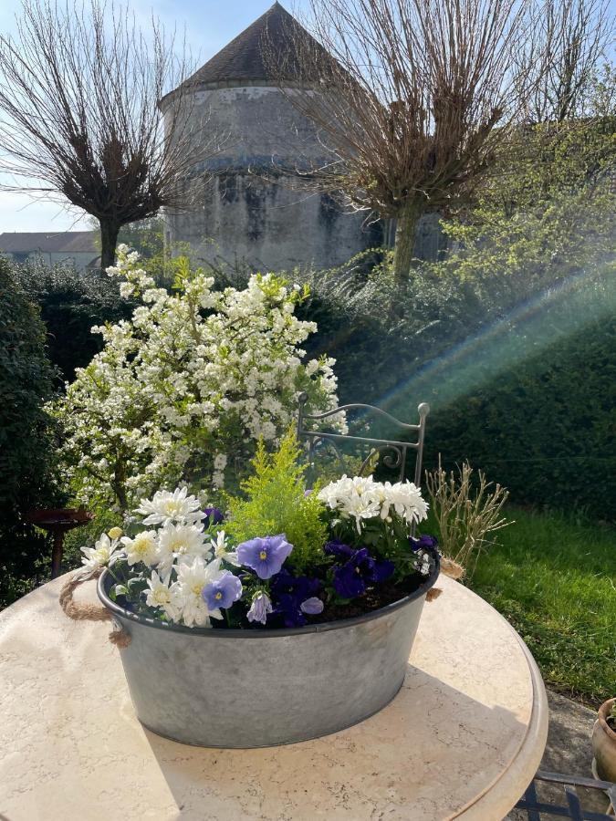Les Rougemonts Eucalyptus Hotel Champguyon Exterior foto